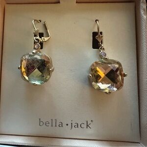 Gold Earrings with Champagne Crystals.